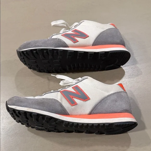New Balance Gray and Peach Women's Sneakers - Picture 5 of 5